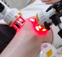 Lasertherapie zur Kniebehandlung, Laserdusche Superpuls 90 W/904 nm 